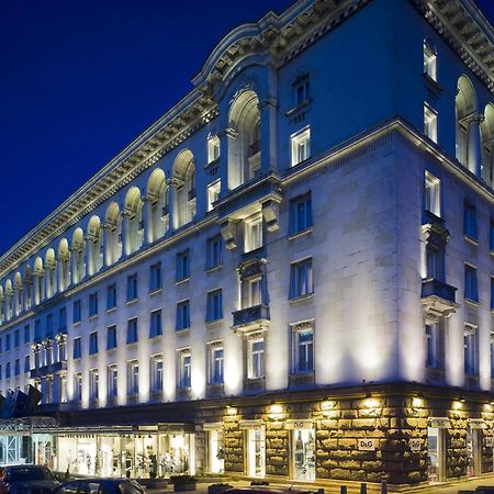 Sofia Balkan Palace Exterior photo The hotel at night