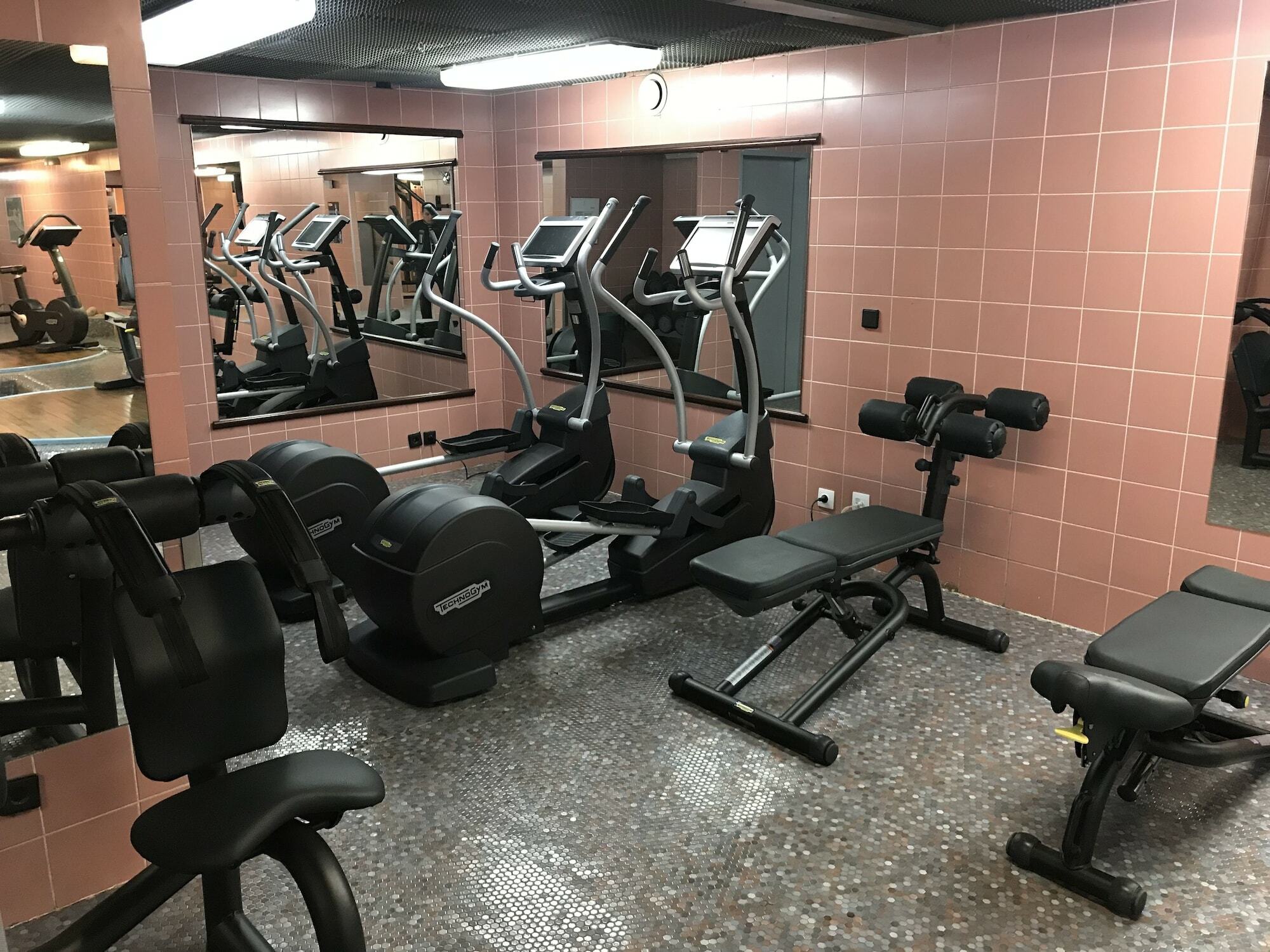 Sofia Balkan Palace Exterior photo A typical gym