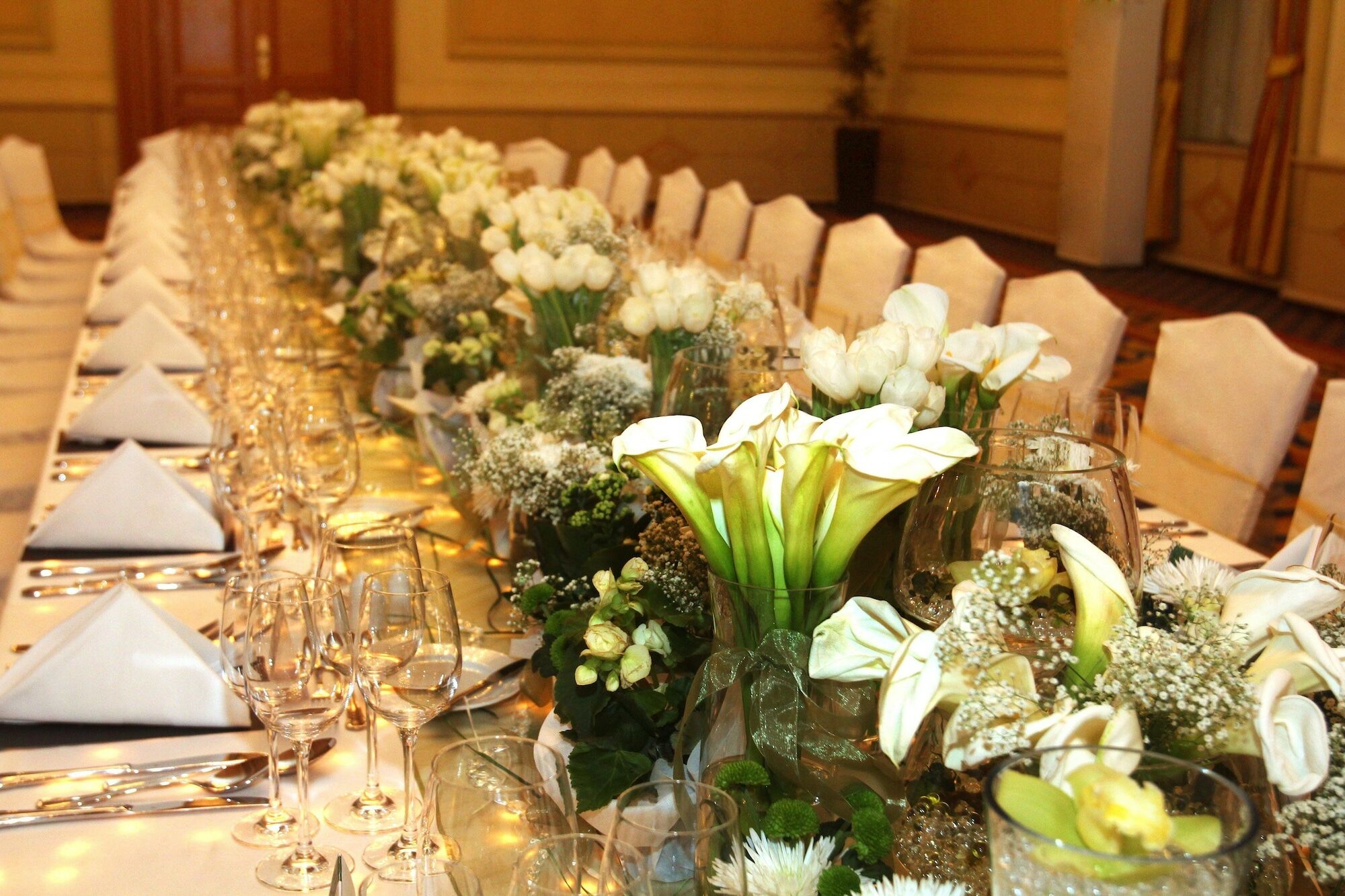 Sofia Balkan Palace Hotel Exterior photo A table set for a wedding reception